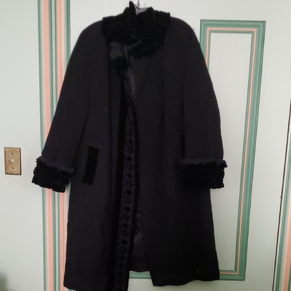Elegant Black Velvet Ruffle-Trimmed Women's Coat